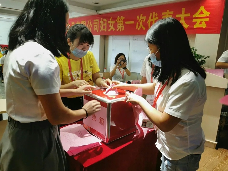 ϲѶ㶫ѸŮϻʽ衣 (2)