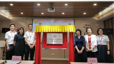 ϲѶ㶫ѸŮϻʽ衣